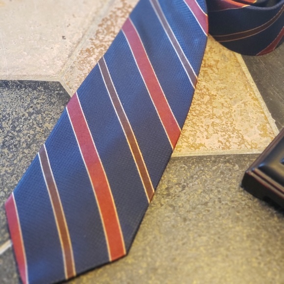 Brooks Brothers Necktie - Picture 2 of 2